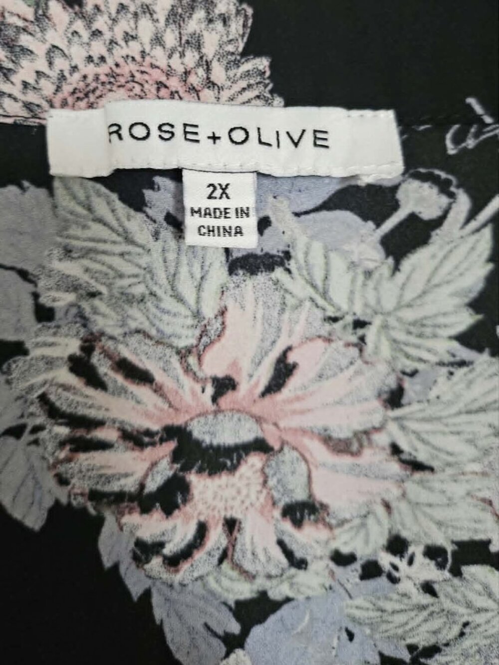 Rose + Olive Women’s 2X Black Floral V-Neck Tunic Blouse 3/4 Sleeve Plus Size. - Picture 3 of 7